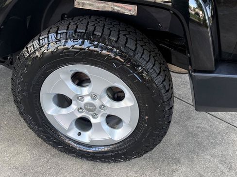 Used 2014 Jeep Wrangler Sahara w/ Connectivity Group AWD/4WD image 9