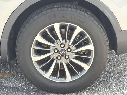 Used 2023 Lincoln Nautilus AWD w/ Premium Package image 10
