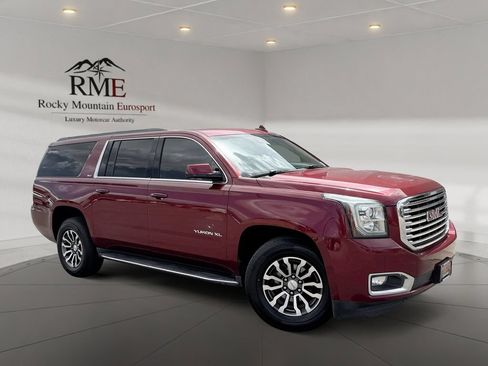 Used 2017 GMC Yukon XL SLT AWD/4WD image 1