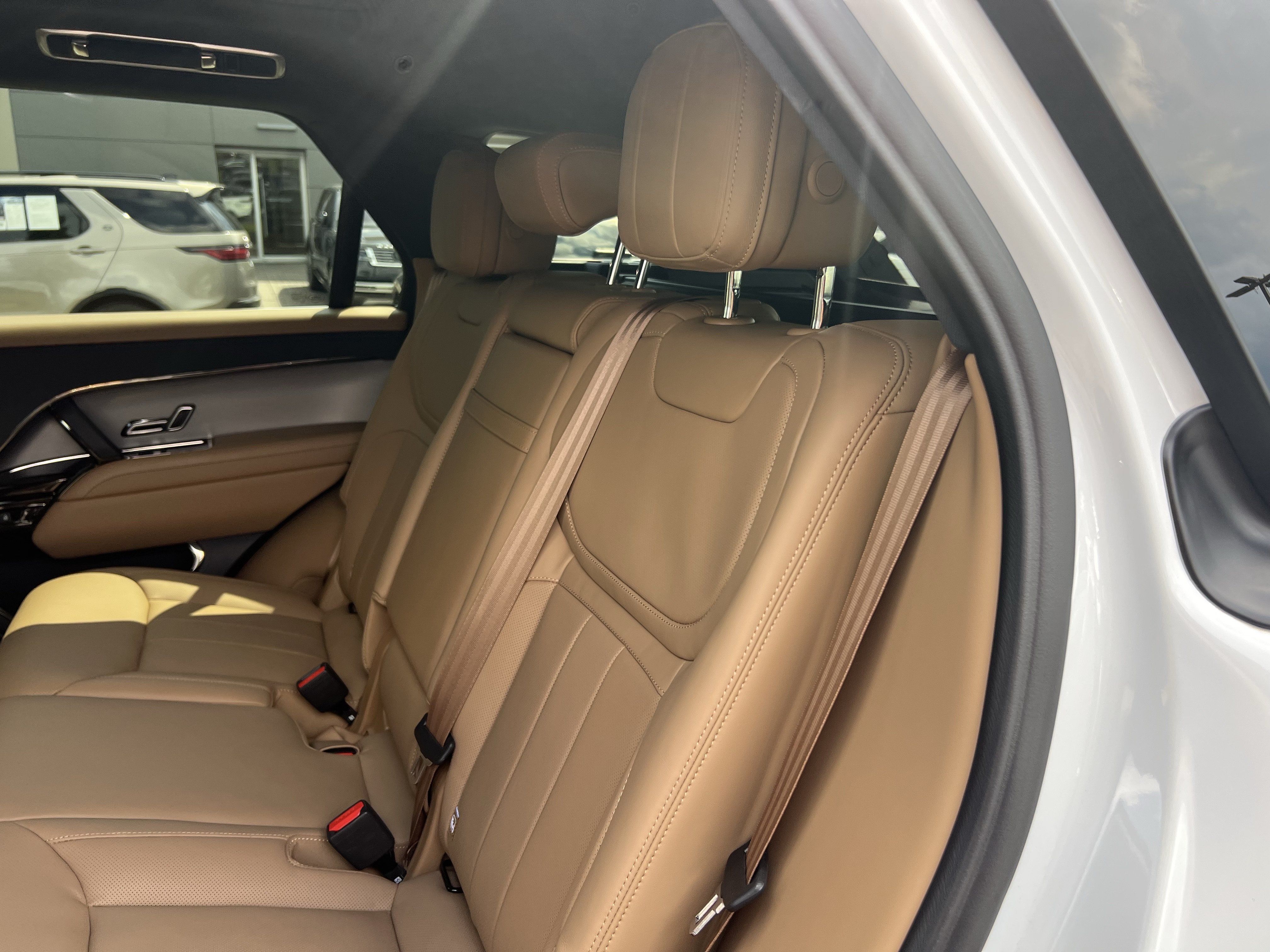 Used 2025 Land Rover Range Rover Sport SE AWD/4WD image 29
