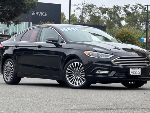 Used 2017 Ford Fusion SE w/ Fusion SE Technology Package AWD/4WD image 2