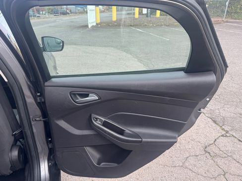 Used 2014 Ford Focus SE w/ SE Winter Package image 16