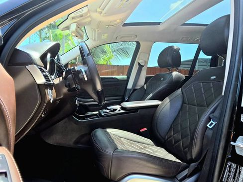 Used 2017 Mercedes-Benz GLS 550 4MATIC image 5