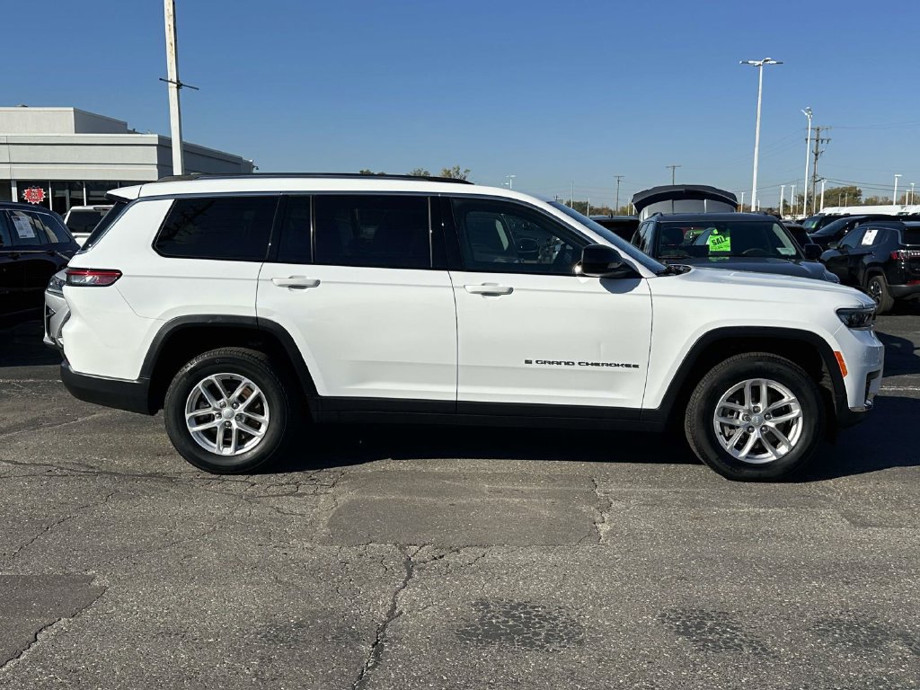 Used 2023 Jeep Grand Cherokee L Laredo w/ Luxury Tech Group I AWD/4WD image 2