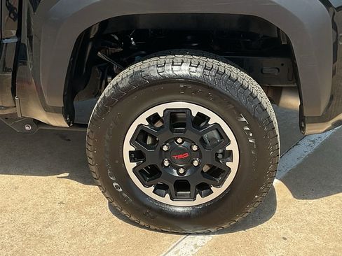 Used 2025 Toyota Tacoma TRD Off-Road image 9
