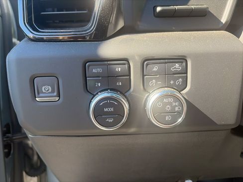 Used 2024 GMC Sierra 2500 AT4 w/ AT4 Premium Plus Package image 14