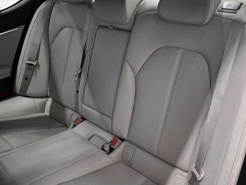 Used 2025 Genesis G70 2.5T image 7