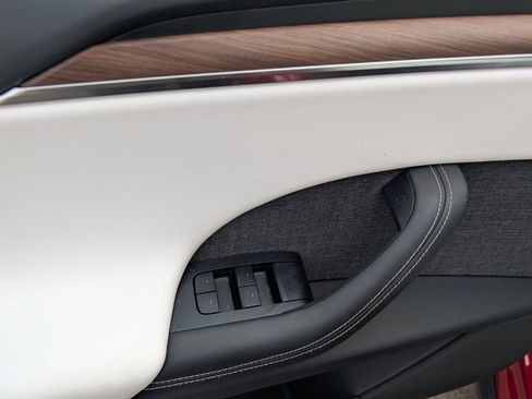 Used 2024 Tesla Model X image 32