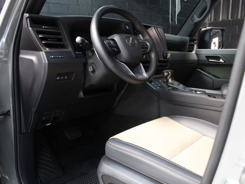 Used 2024 Lexus GX 550 AWD/4WD image 32