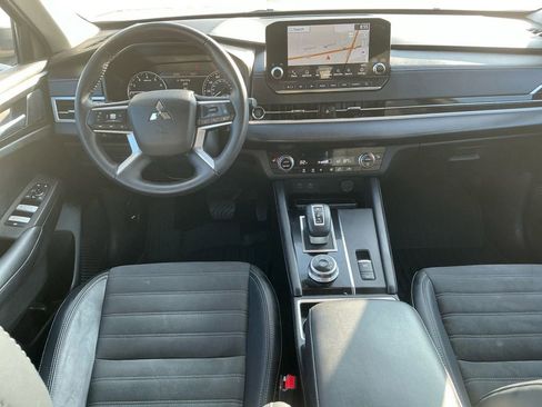 Used 2023 Mitsubishi Outlander SE image 17