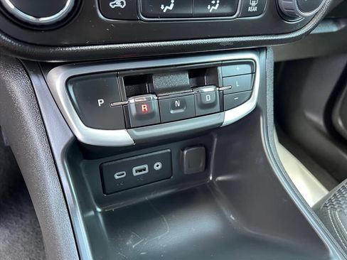 Used 2024 GMC Terrain SLE AWD/4WD image 22