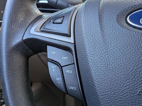 Used 2017 Ford Fusion SE w/ Fusion SE Technology Package image 12