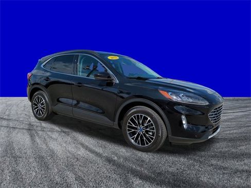 Certified 2022 Ford Escape Titanium w/ Class II Trailer Tow Package image 2