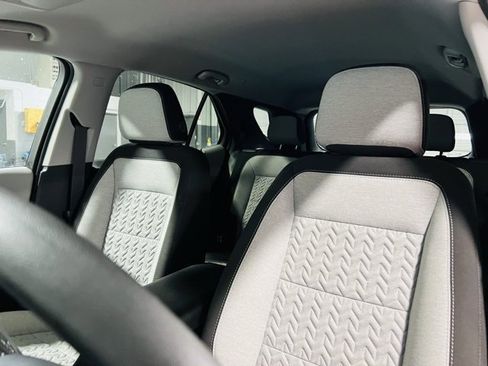 Used 2023 Chevrolet Equinox LT image 3