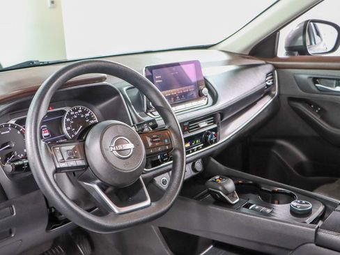 Used 2023 Nissan Rogue SV image 20