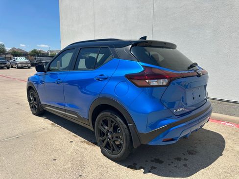 Used 2023 Nissan Kicks SR w/ SR Premium Package FWD image 5