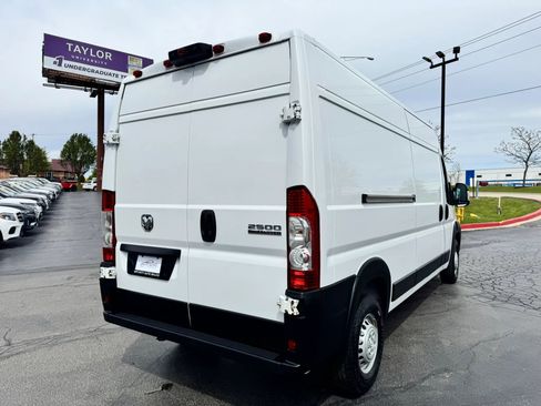 Used 2025 RAM ProMaster 2500 w/ Convenience Group FWD image 5