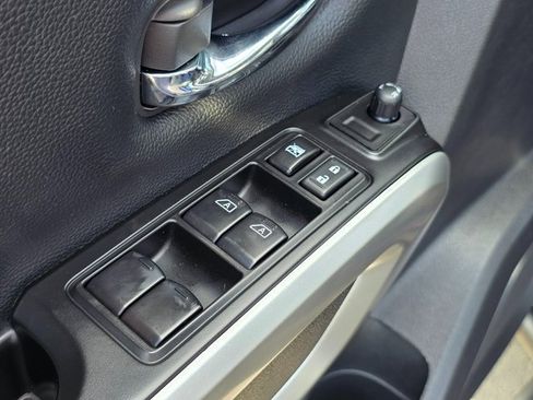 Used 2024 Nissan Titan SV w/ SV Convenience Package image 21