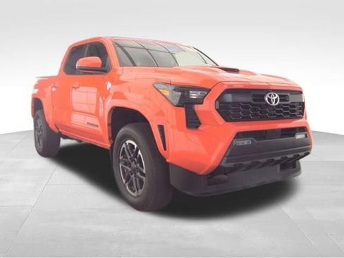 Used 2024 Toyota Tacoma TRD Sport w/ TRD Sport Upgrade Package AWD/4WD image 5