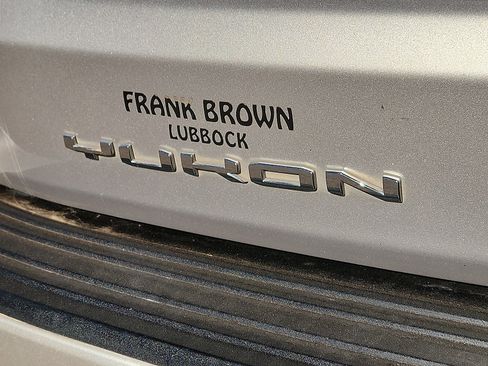 Used 2021 GMC Yukon Denali w/ Denali Premium Package image 9