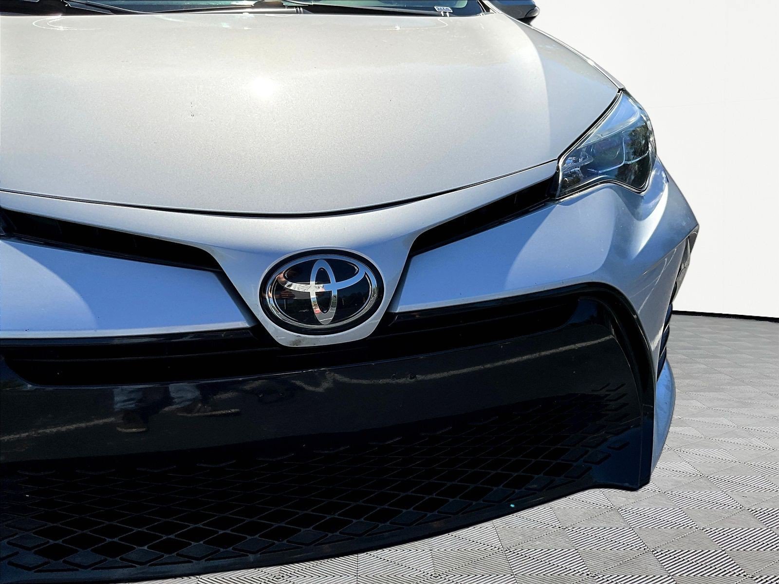 Used 2017 Toyota Corolla XSE w/ Carpet Mat Package (TMS) FWD image 33