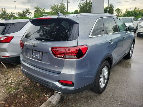 Used 2019 Kia Sorento AWD w/ LX Convenience Package image 4