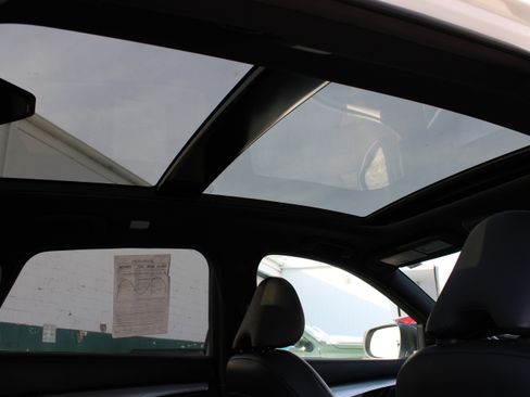 Used 2021 INFINITI QX50 Luxe w/ Appearance Package image 11