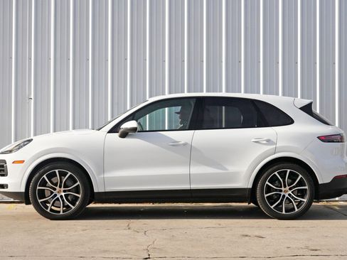 Used 2022 Porsche Cayenne S Platinum w/ Premium Package Plus image 9