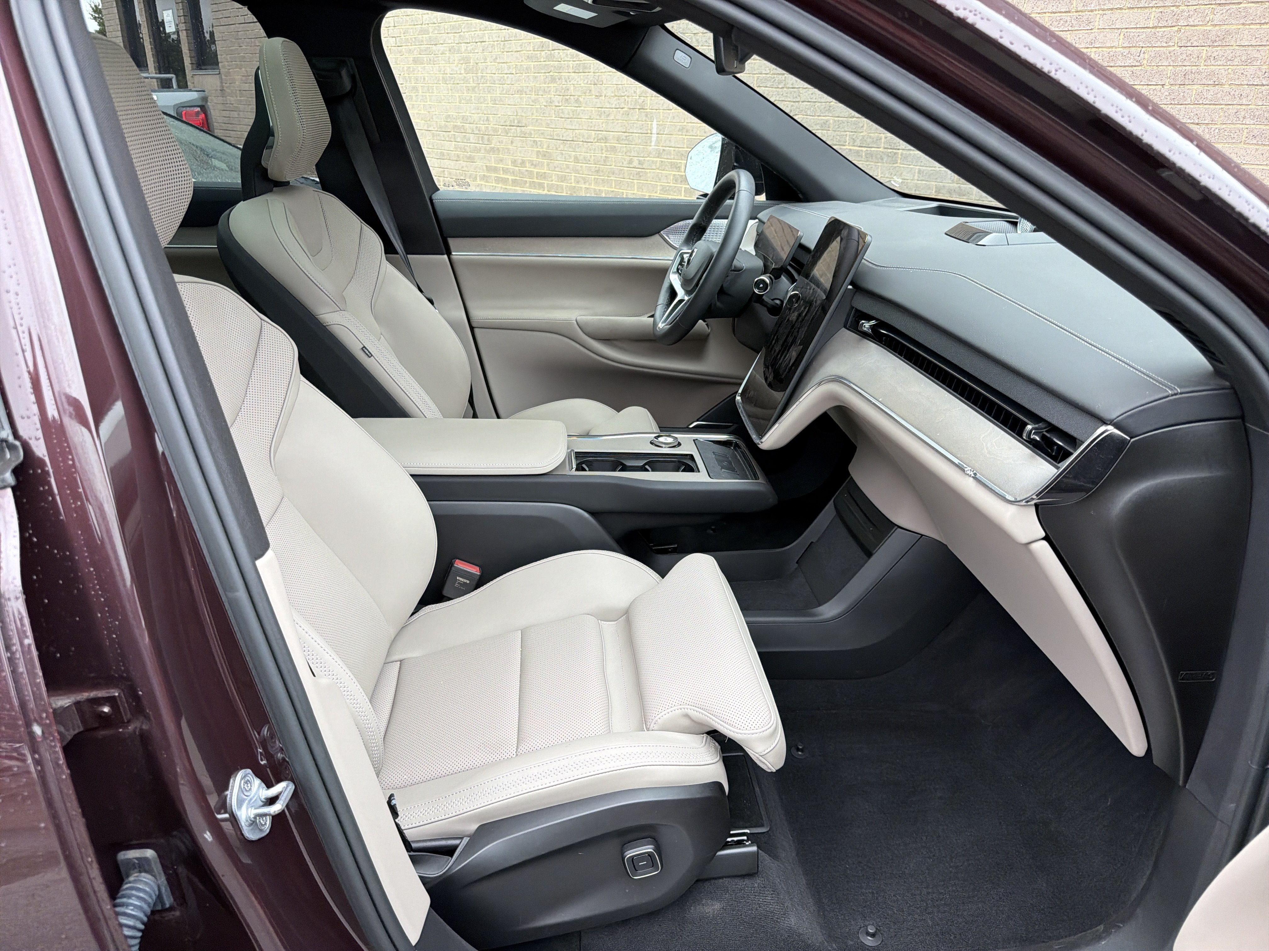 Used 2025 Volvo EX90 Ultra AWD/4WD image 3