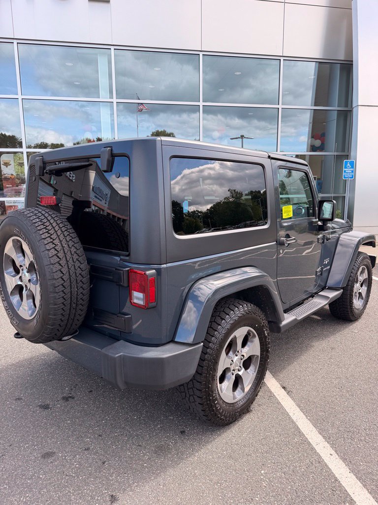 Used 2018 Jeep Wrangler Sahara w/ Dual Top Group AWD/4WD image 4