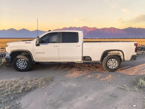 Used 2024 Chevrolet Silverado 2500 LT w/ Convenience Package AWD/4WD image 3