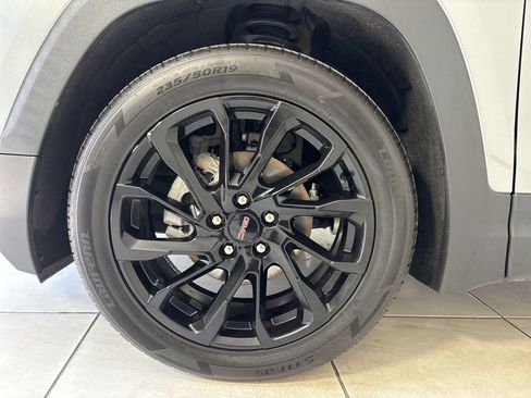 Used 2023 GMC Terrain SLT w/ Elevation Edition FWD image 9