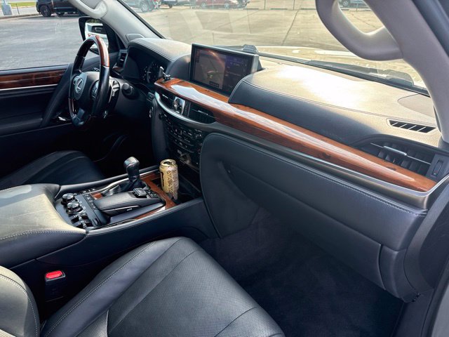 Used 2018 Lexus LX 570 4WD w/ Luxury Package image 15