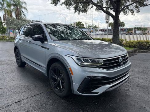 Used 2023 Volkswagen Tiguan SE R-Line FWD image 9