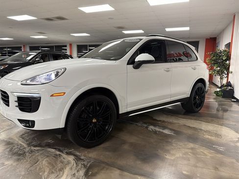 Used 2017 Porsche Cayenne Platinum Edition w/ Premium Package (PJV) AWD/4WD image 5