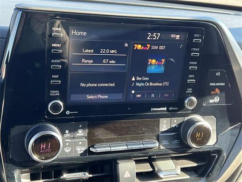 Used 2020 Toyota Highlander LE image 20