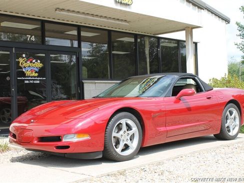 Used 2002 Chevrolet Corvette Convertible w/ Preferred Equipment Group2 RWD image 1