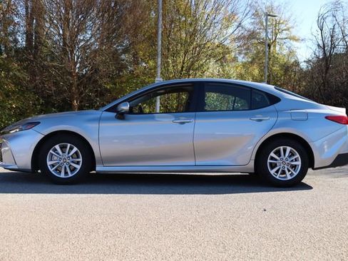 Used 2025 Toyota Camry LE image 4