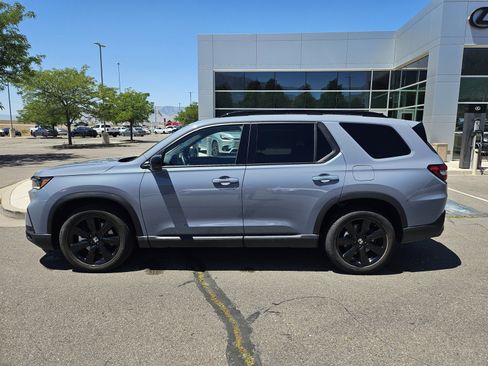 Used 2025 Honda Pilot Black Edition image 8