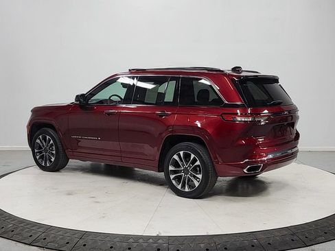 Used 2023 Jeep Grand Cherokee Overland AWD/4WD image 5