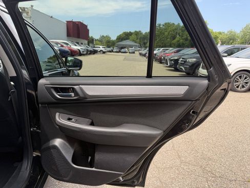 Used 2018 Subaru Outback 2.5i Premium AWD/4WD image 24
