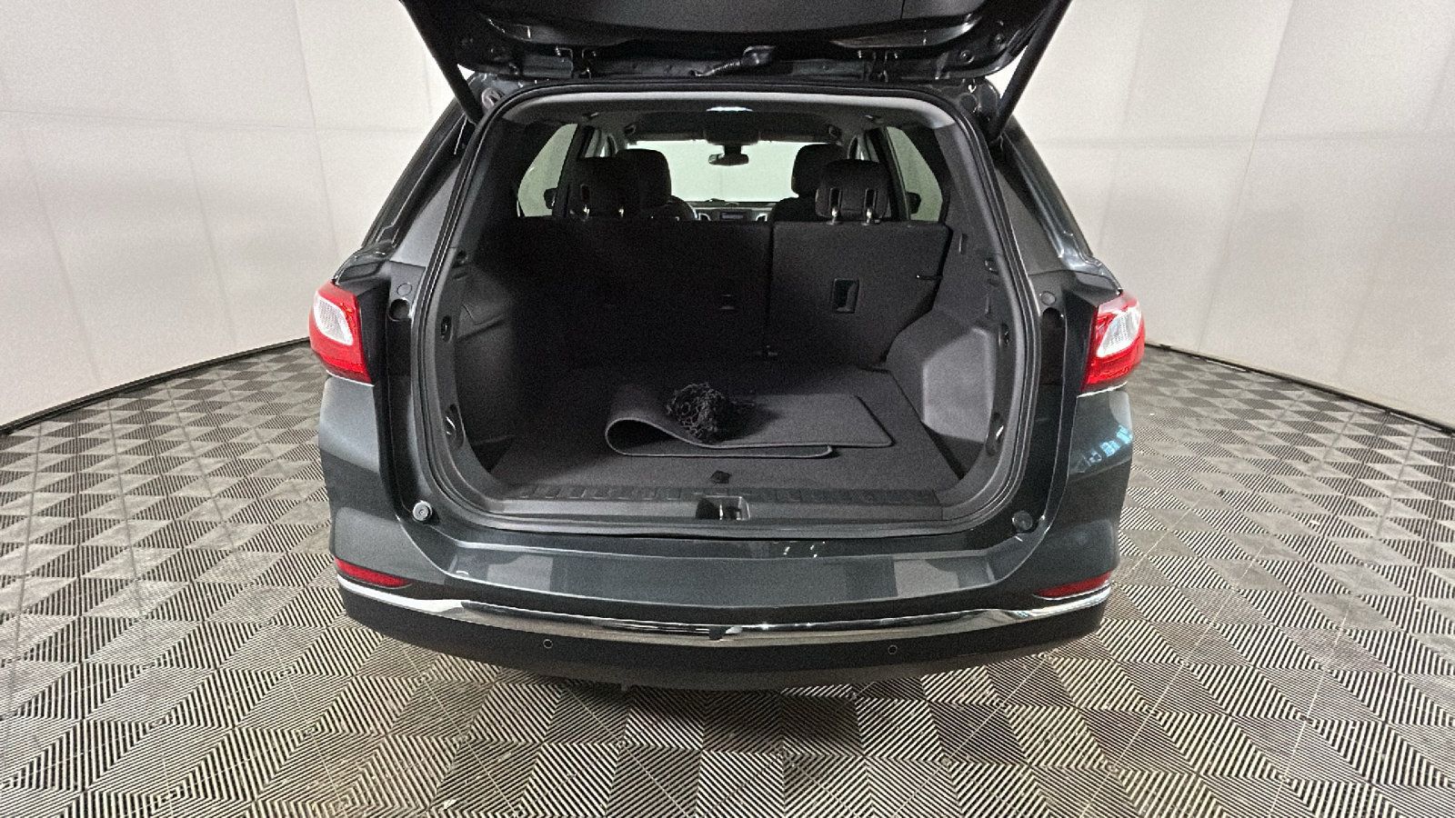 Used 2020 Chevrolet Equinox LT FWD image 32