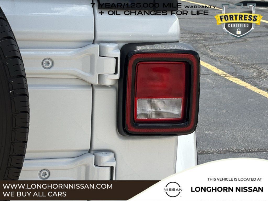 Used 2023 Jeep Wrangler Unlimited Sahara AWD/4WD image 5