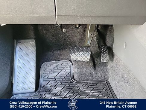 Used 2018 Volkswagen Tiguan SE w/ Panoramic Sunroof Package image 40