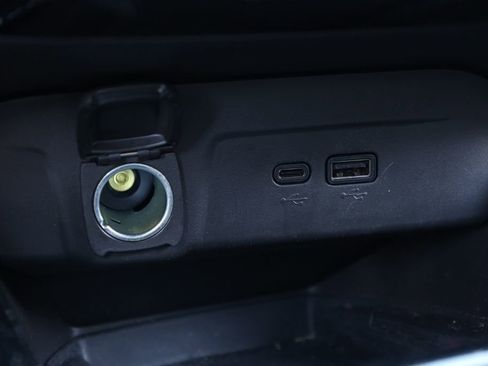 Used 2025 Chevrolet Trax RS w/ Sunroof Package FWD image 15