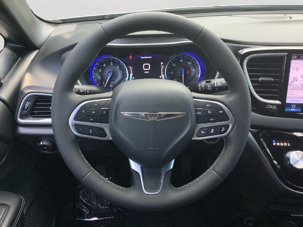 Used 2025 Chrysler Pacifica Select FWD image 15