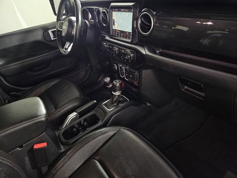 Used 2022 Jeep Wrangler Unlimited Sahara AWD/4WD image 30
