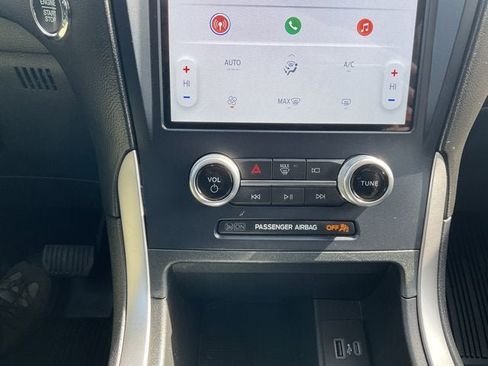 Used 2022 Ford Edge SE w/ Black Appearance Package image 19