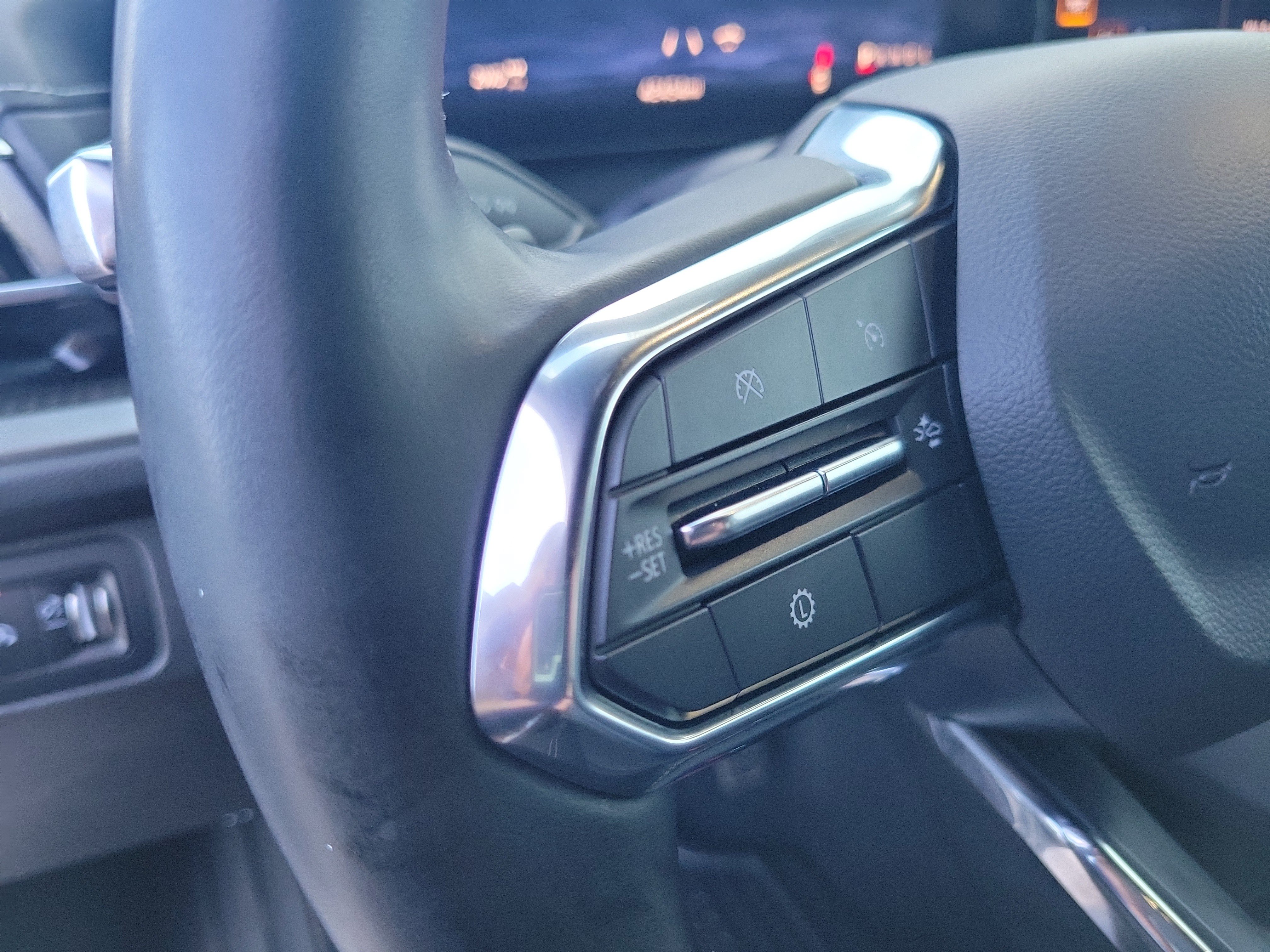 Used 2025 Chevrolet Traverse LT AWD/4WD image 27