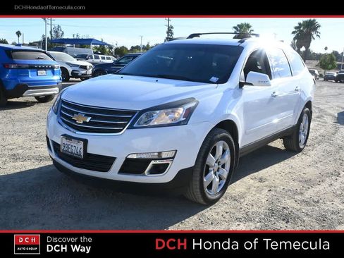 Used 2017 Chevrolet Traverse LT w/ Style and Technology Package FWD image 1